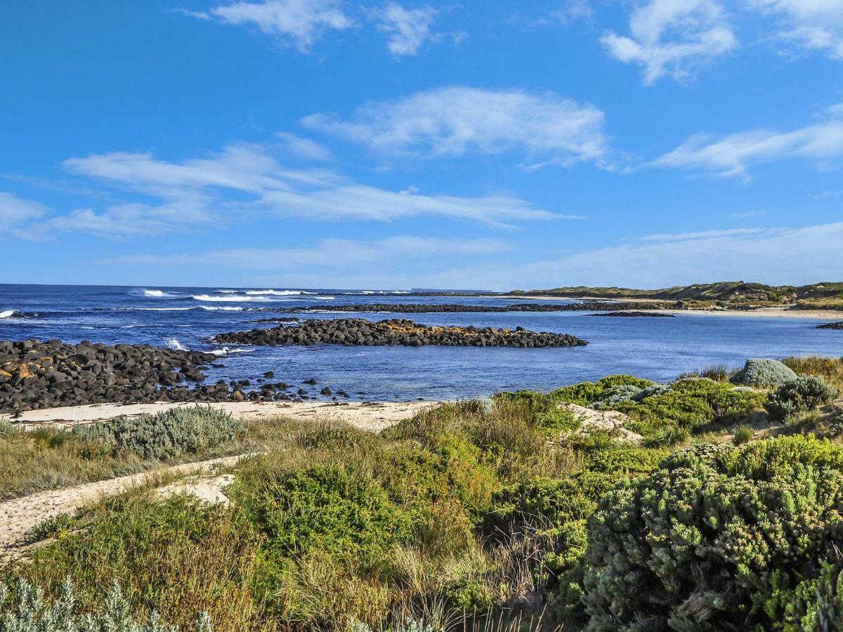 Hearns Beachside Villa 2 Port Fairy Eksteriør bilde